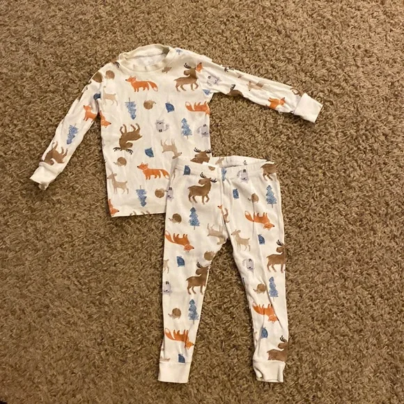 Carters pj set size 18m - Picture 1 of 5